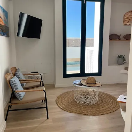 Lilias - Private Heatable Pool, Bbq, Free Wifi Apartment *