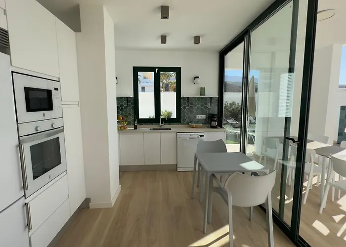 Lilias - Private Heatable Pool, Bbq, Free Wifi Puerto de Santiago