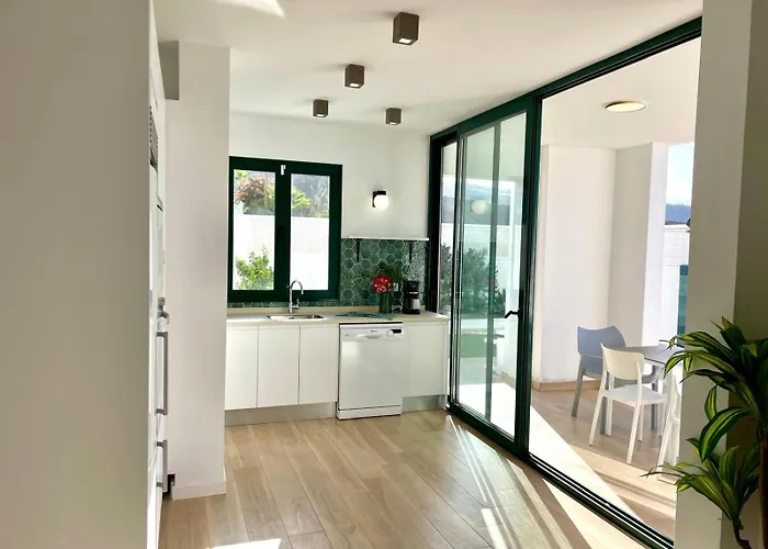 Lilias - Private Heatable Pool, Bbq, Free Wifi 圣地亚哥港